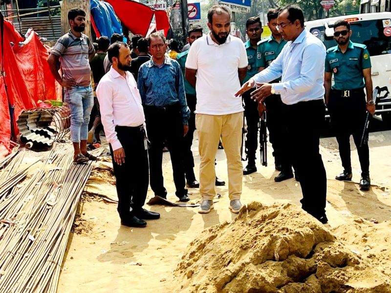 ধানমন্ডি ও বাড্ডায় নির্মাণ সামগ্রী খোলা স্থানে রাখায় জরিমানা